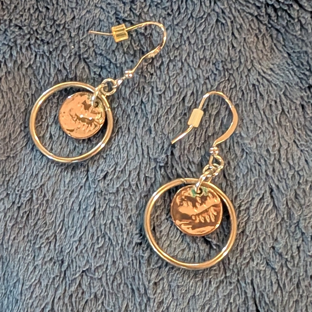 EUC Premier Designs Elegant Gold and Silver Necklace and Earring Set - Picture 3 of 4